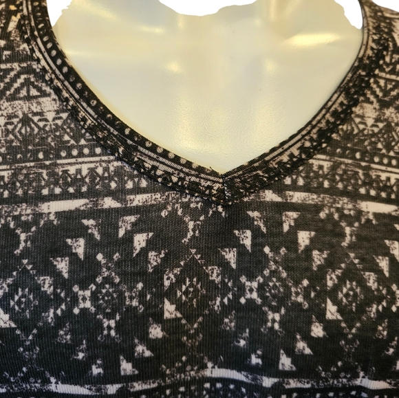 Womens Size Large Black‎ And White Long Sleeve Patterned Tunic Shirt - Picture 3 of 6